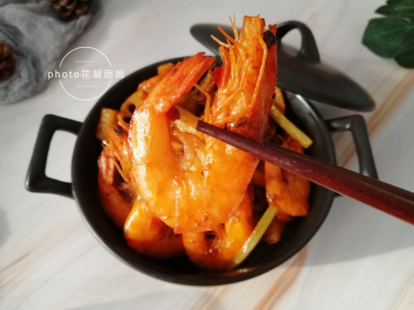 白灼活虾要怎么处理才好吃,活虾直接冻还是处理了再冻