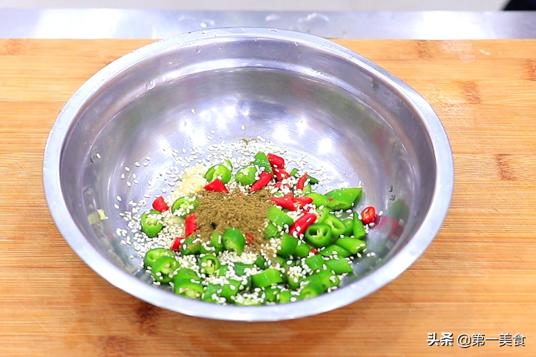 铁锅焯水藕片怎么不发黑,怎么焯水藕片又脆又不发黑