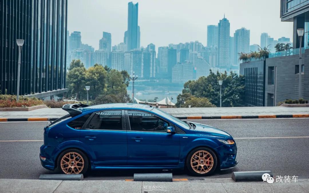 福克斯什么时候换回4缸发动机,经典福克斯移植发2.3t发动机