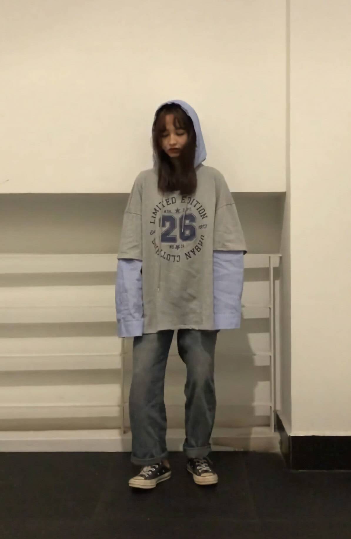 穿经典匡威搭短裤好看吗,适合灰色匡威的直腿裤