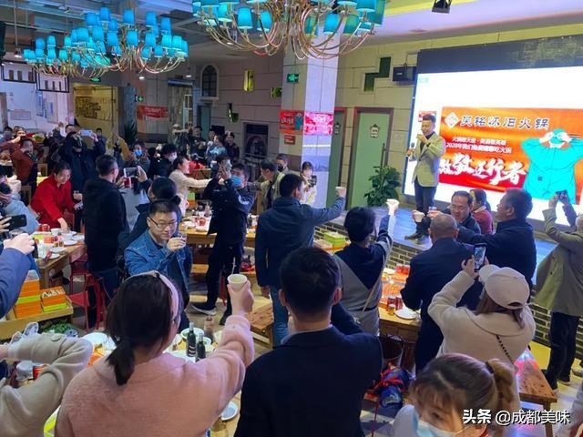 “火锅慰英天使,美酒敬英雄”,吴铭怀旧火锅欢迎英雄回家!