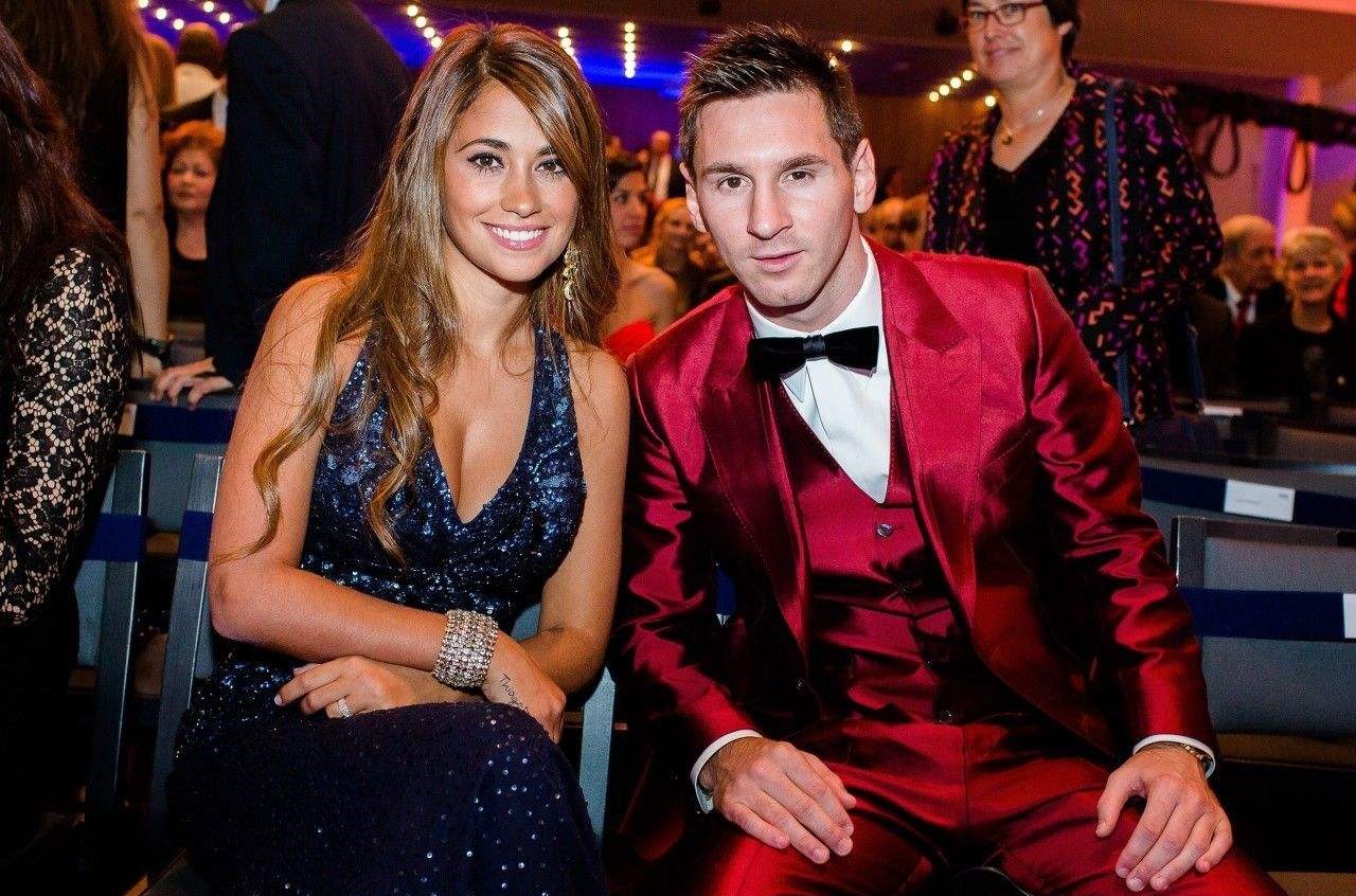 梅西和c罗年轻照片,足球巨星梅西9岁对妻子一见钟情