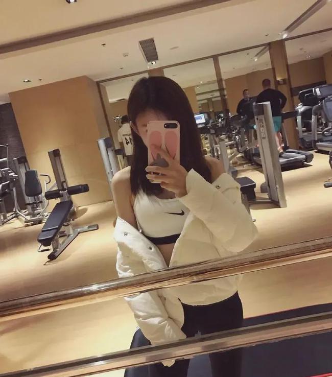 这可能是北京最破的健身房，却是撸铁者的天堂...