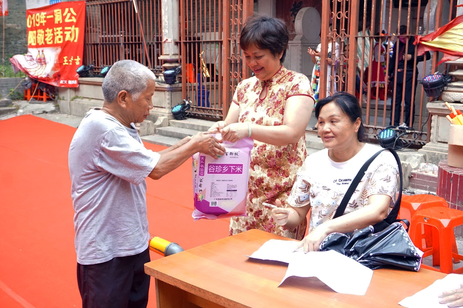 天河|热闹!一洞公祠重阳敬老摆70多围,老人家笑到“见牙唔见眼”