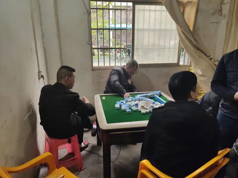 按摩店内“有乾坤”、摩的司机“兼职”介绍卖淫，查禁*赌黄**，瑞金公安在行动！