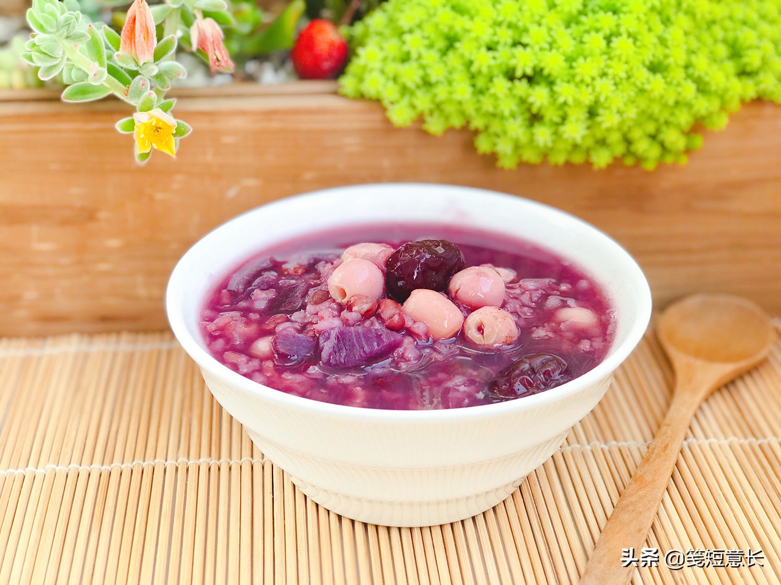 紫薯下锅成墨绿色了,紫薯煮了以后汤怎么变成绿色