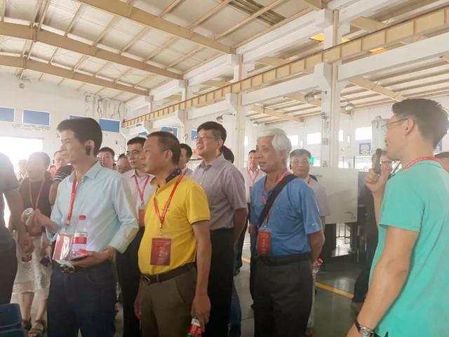 浙江省长打喷嚏绷断皮带,*镕基朱**大笑:你这个是报应