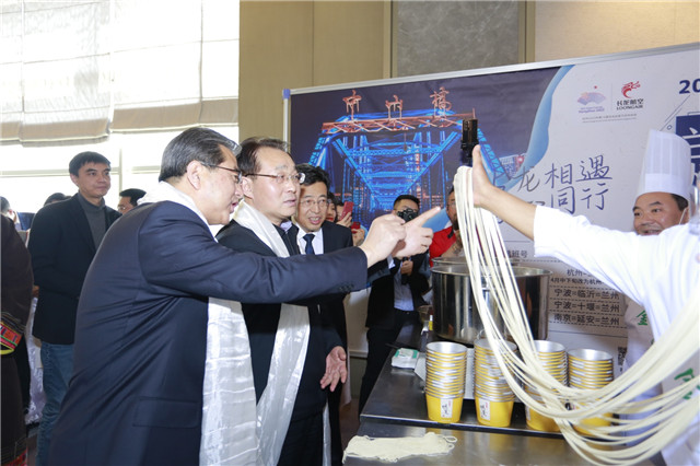 鐢樿們鏂囨梾琛ｆ湇,鐢樿們鏂囨梾鑲冨崡