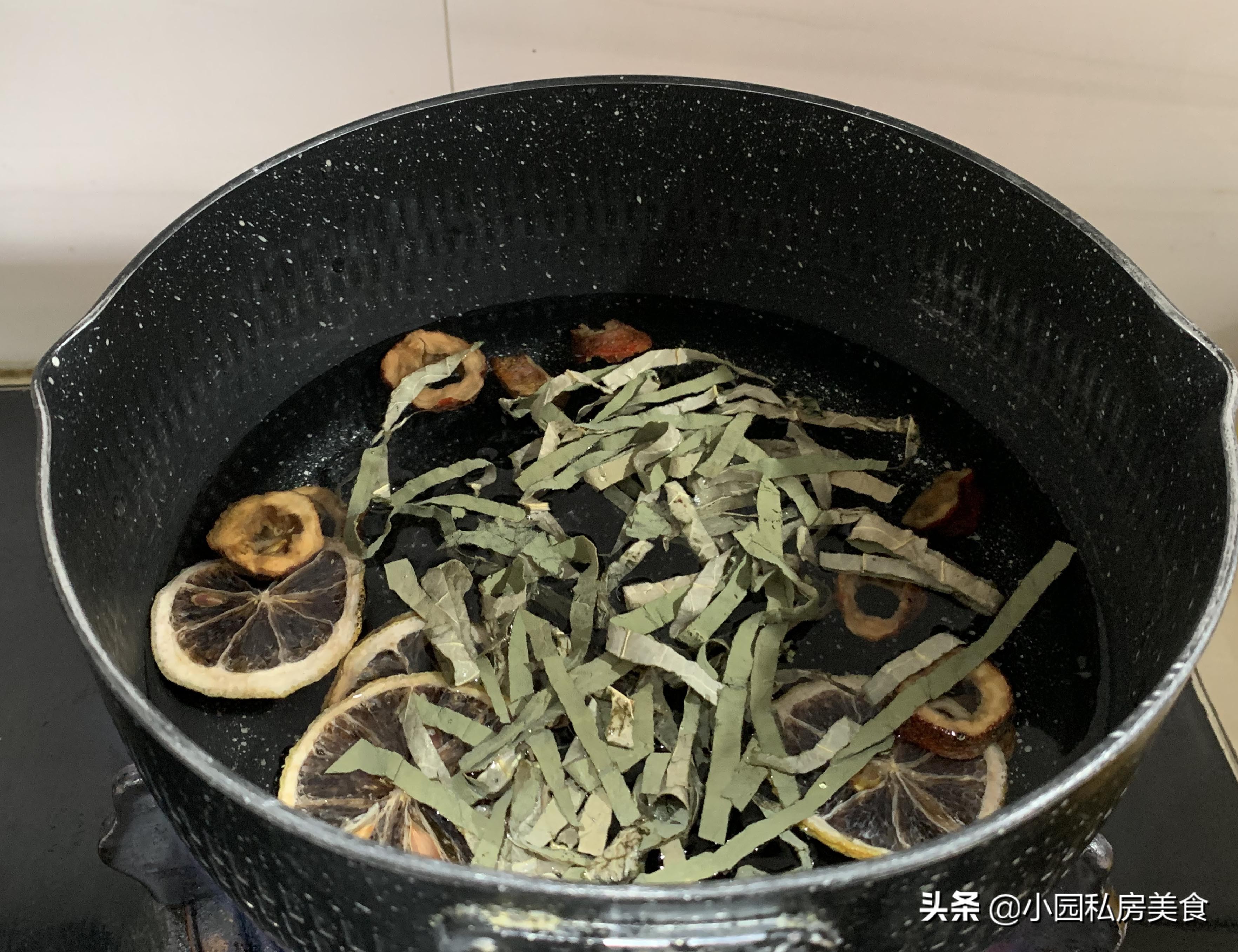 三伏天来杯荷叶茶,荷叶茶夏天喝