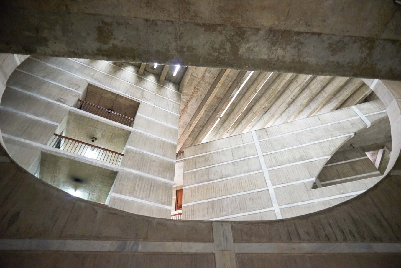 现代主义建筑大师格罗皮乌斯,建筑大师路易斯阿拉干作品