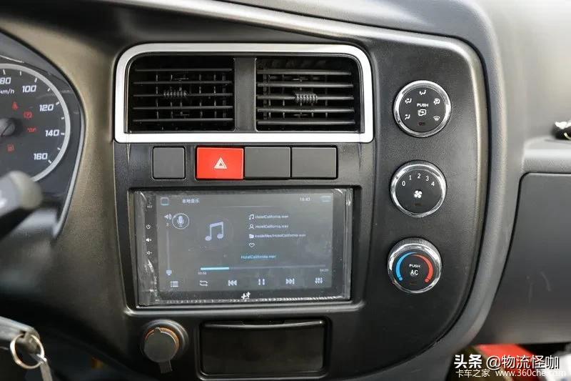 凯马锐航x3柴油版单排小货车3米98,凯马锐航x33.6单排栏板多少钱