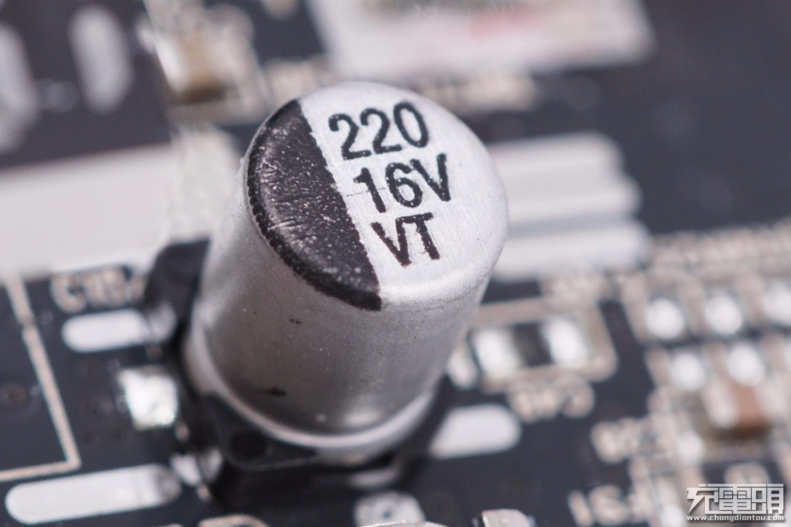 拆解aigo充电宝,aigo2000充电宝拆解