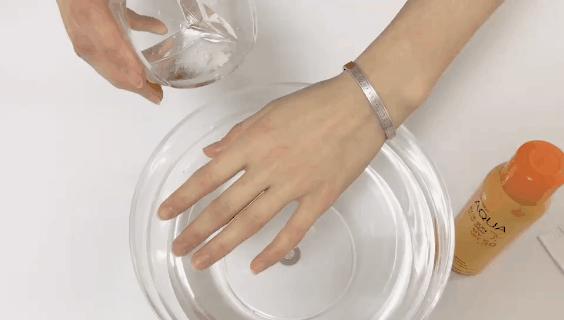 王一博肖战防晒喷雾,李现王一博用防晒喷雾