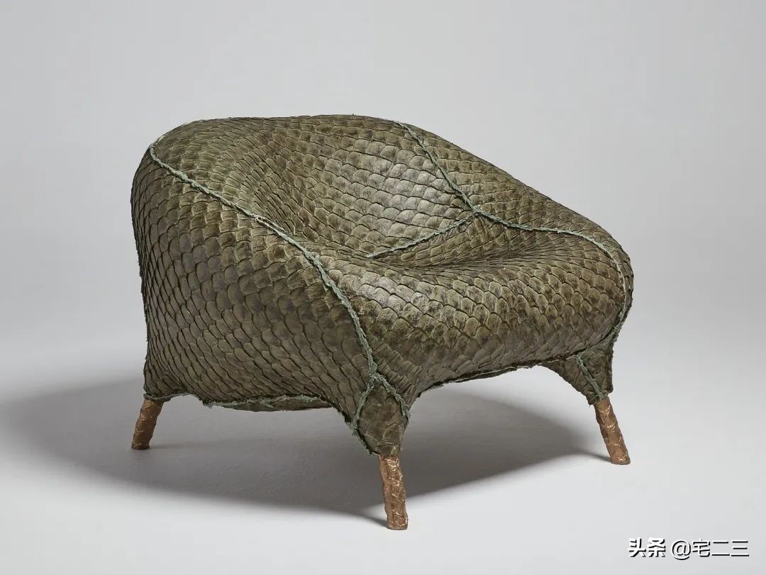 从KAWS、村上隆到草间弥生，为什么潮玩艺术也进军家居界了？