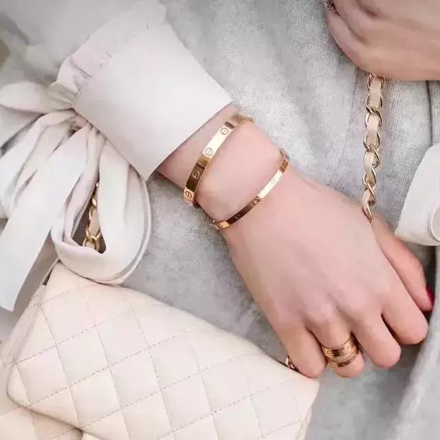 k金饰品氧化变色怎么清洗,k金配金首饰发黑了怎么清洗