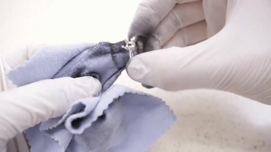 日本小哥攒钱,日本小伙收集指甲做戒指