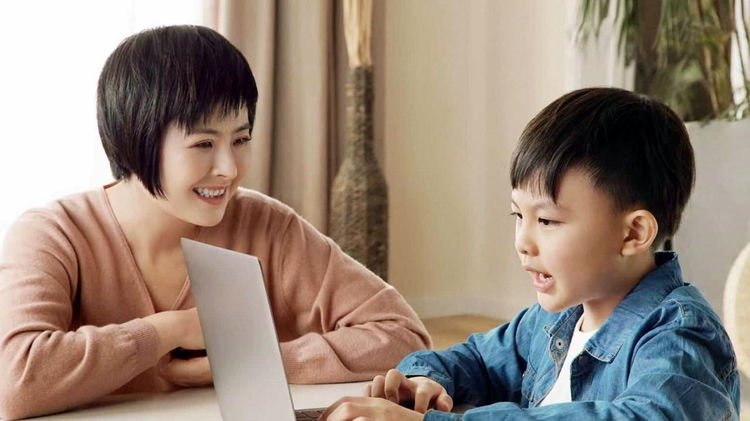 6年前,张泉灵追加1500万投资二混子,老公李铁直呼投资少了