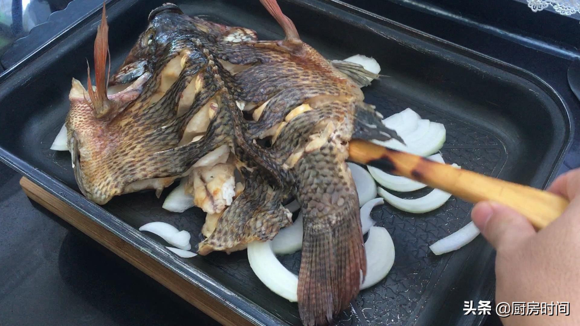 让你味蕾大动的三款烤鱼做法,烤鱼如何做到上桌有味久煮不咸