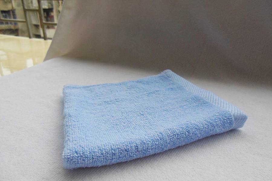 黑色裤子粘毛毛怎么弄掉,黑裤子水洗掉毛严重怎么处理