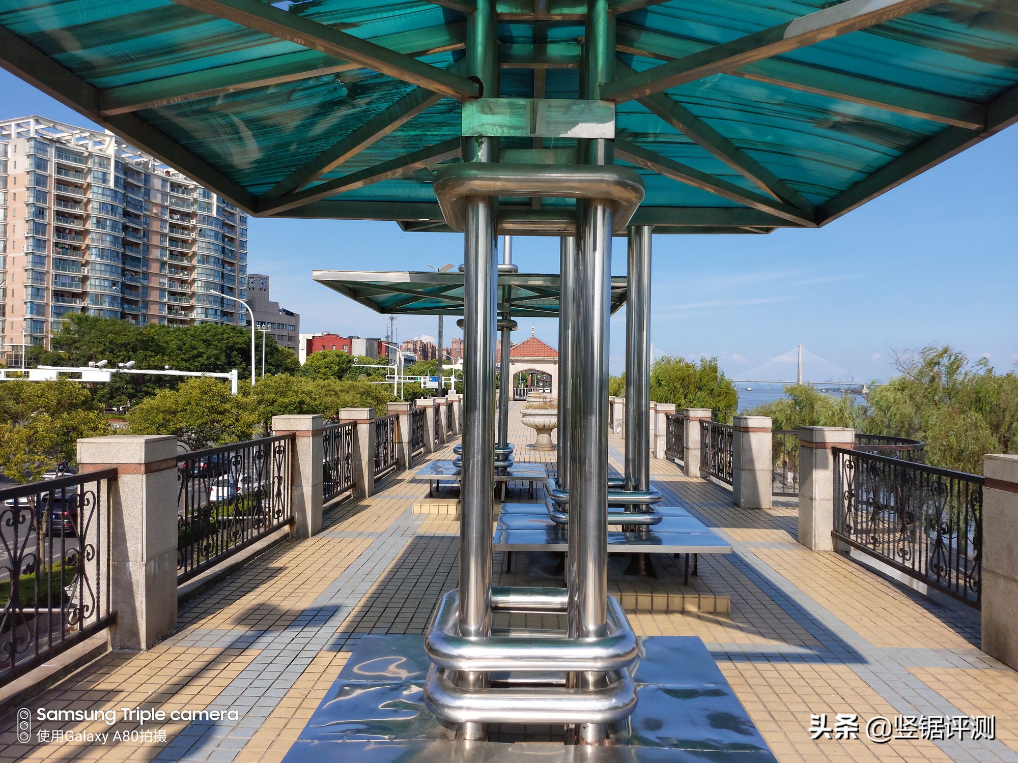 三星A80深度评测,6.7英寸全面屏,旋转摄像头设计