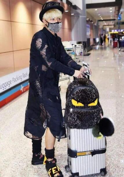 奢侈品大牌有哪些好看又好搭配双肩包?C4N搭配干货!