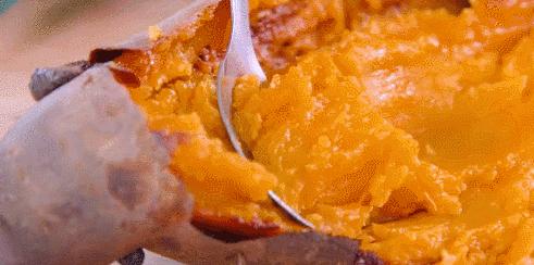 用电饭锅不加一滴水做菜,炒菜不用油用电饭锅怎么做