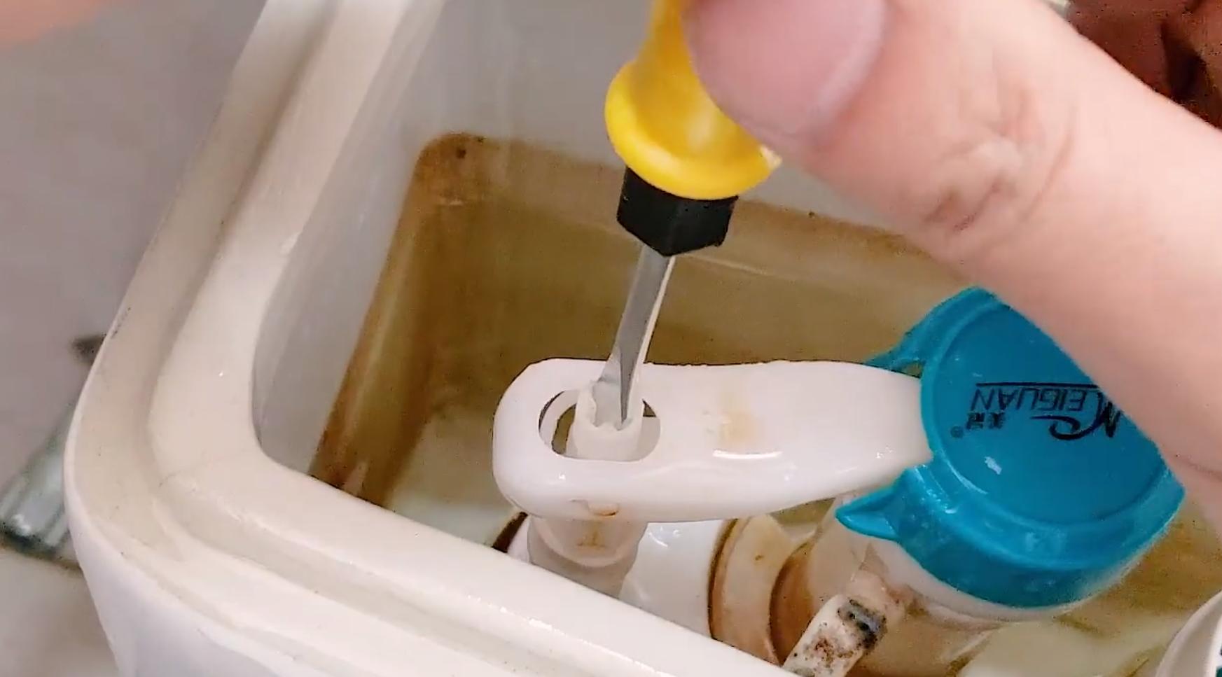 马桶一直冲水怎么修理,智能马桶冲不下去水打转