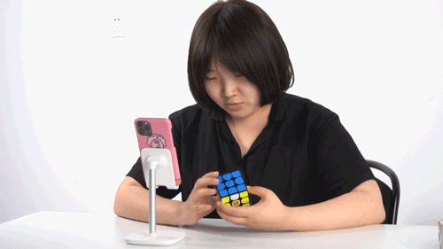 魔方小站站长快速复原三阶魔方,初学者三秒复原魔方教程