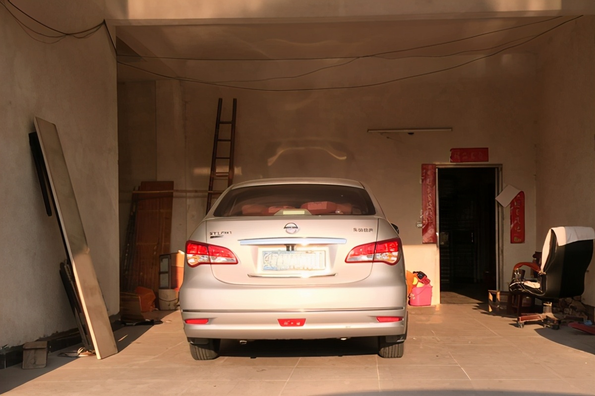 过年回老家开什么车原声,过年开豪车回农村第一视角