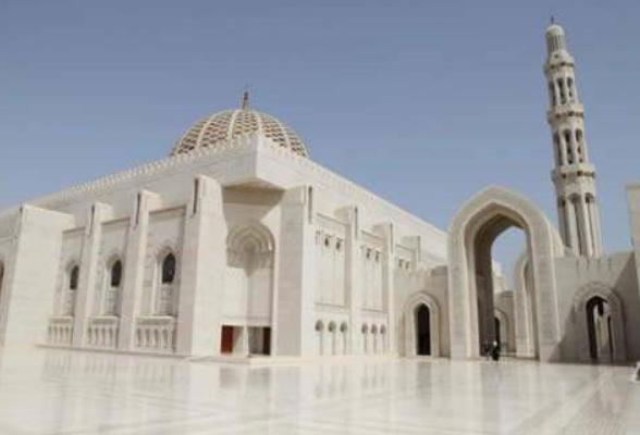 中东一国王留学归来,被父亲软禁六年逆袭,耗时20年变成富国