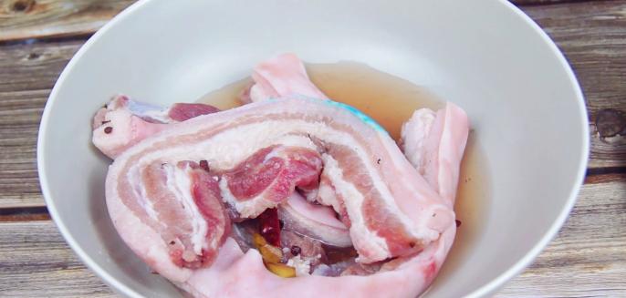 腌制腊肉放盐的正确方法,腌腊肉时需要放多少盐