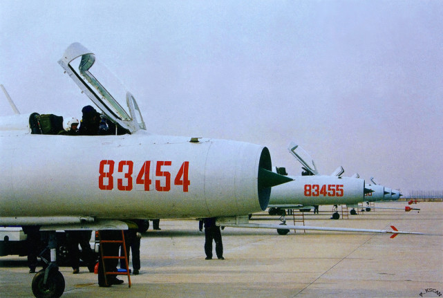 情怀！3D打印制作平头歼8模型，比歼7大一圈，却只带2枚导弹