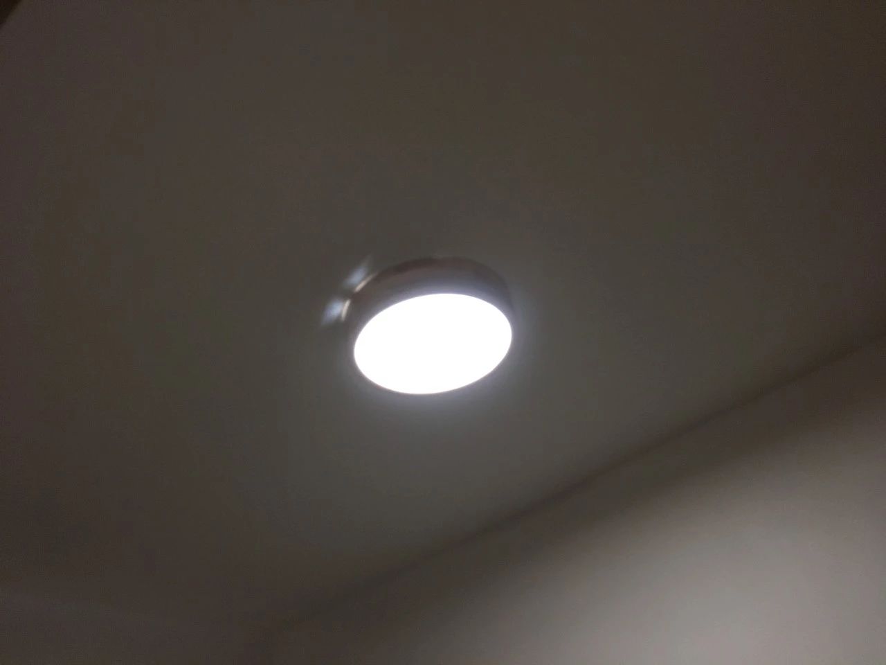 家装客厅流水灯光效果,家装灯光颜色怎么搭配