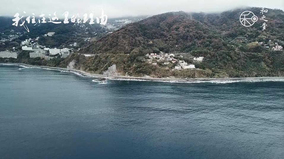 从裸奔大叔到“勇闯天涯”设计师，退休后他在海边给自己盖房子