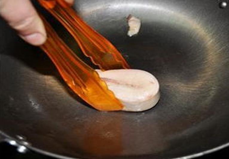 新买的铁锅生锈有什么办法不生锈,铁锅生锈怎么办怎样让铁锅不生锈