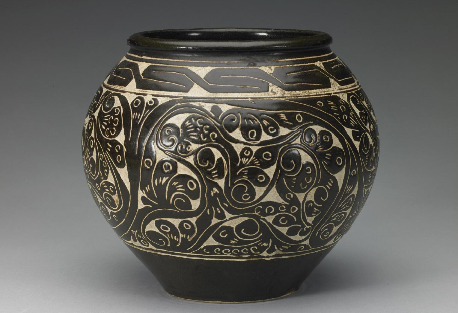 宋金时期半釉黑陶瓷,釉如凝脂的青花瓷器图片