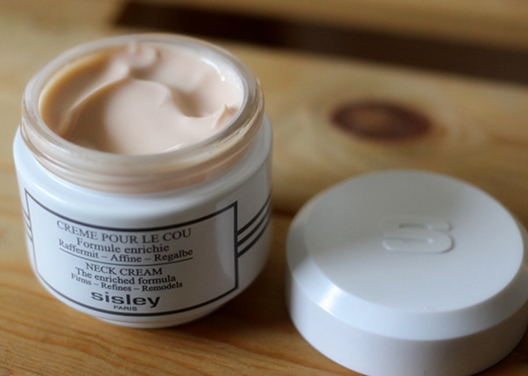 排名前十的颈纹霜有哪些,改善颈纹颈霜让你拥有天鹅颈