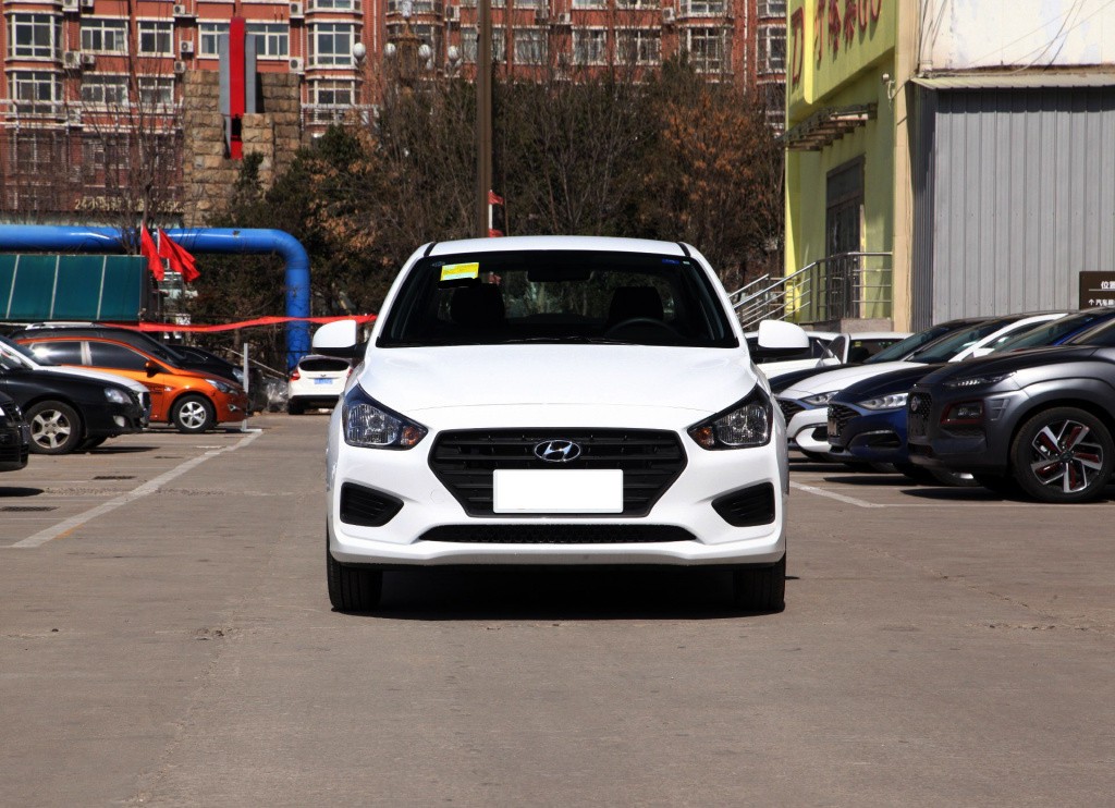 现代瑞纳4万左右的车,吉利帝豪和北京现代瑞纳