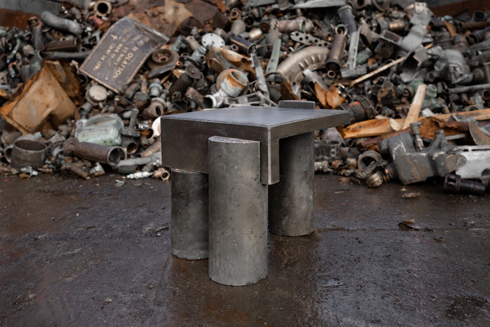 “这就是铜”家具系列，讲述原生金属及其材料背景的完整故事