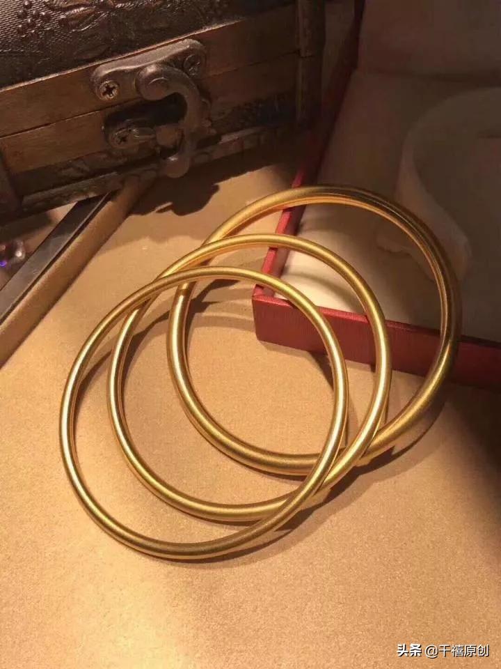 女人佩戴什么样的手镯最养人,女人一生最幸福的玉镯