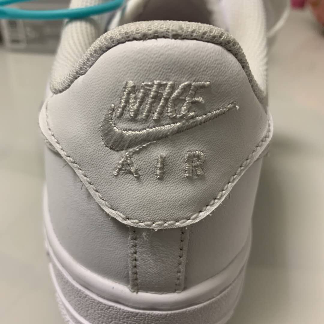 怎样鉴定一双鞋是真的还是假的,怎么辨别一双鞋子的真假