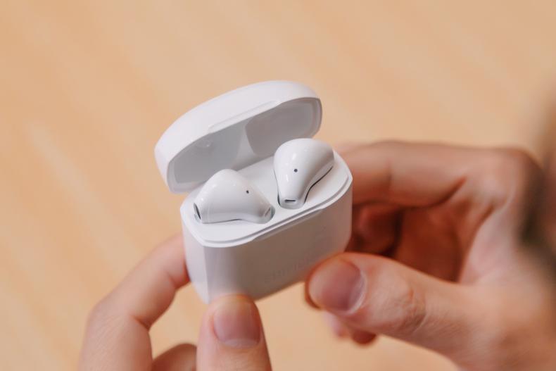 200块的有线耳机相当于无线耳机,200块的耳机跟50的耳机一样