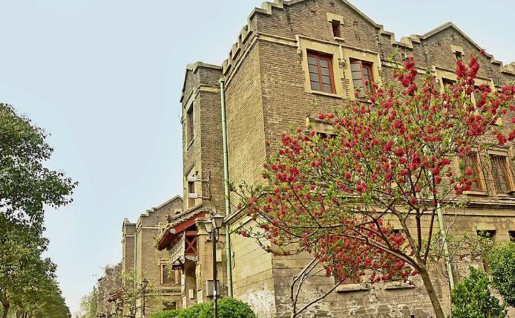 坐落河南,中国最美之一,这所双一流大学火了!坐拥宫殿式建筑!