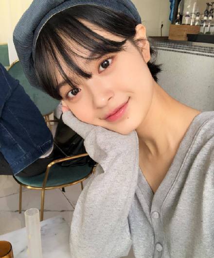 圆脸日系慵懒中性中短发卷发教程,日系圆脸短发发型女