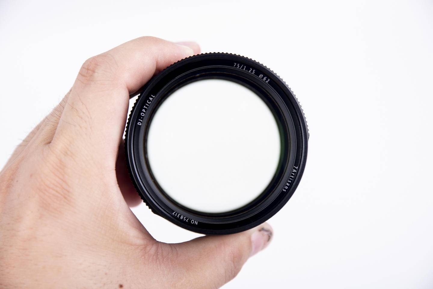 七工匠25mm镜头值不值得买,七工匠35mm1.7镜头值不值得买