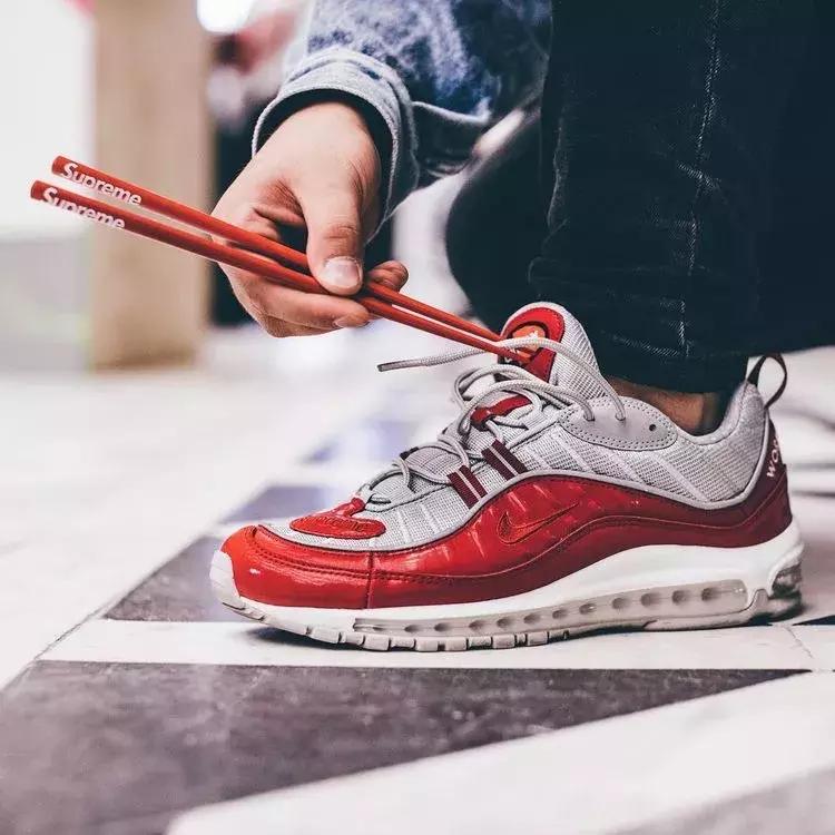 supreme联名款潮牌,supreme潮牌联名