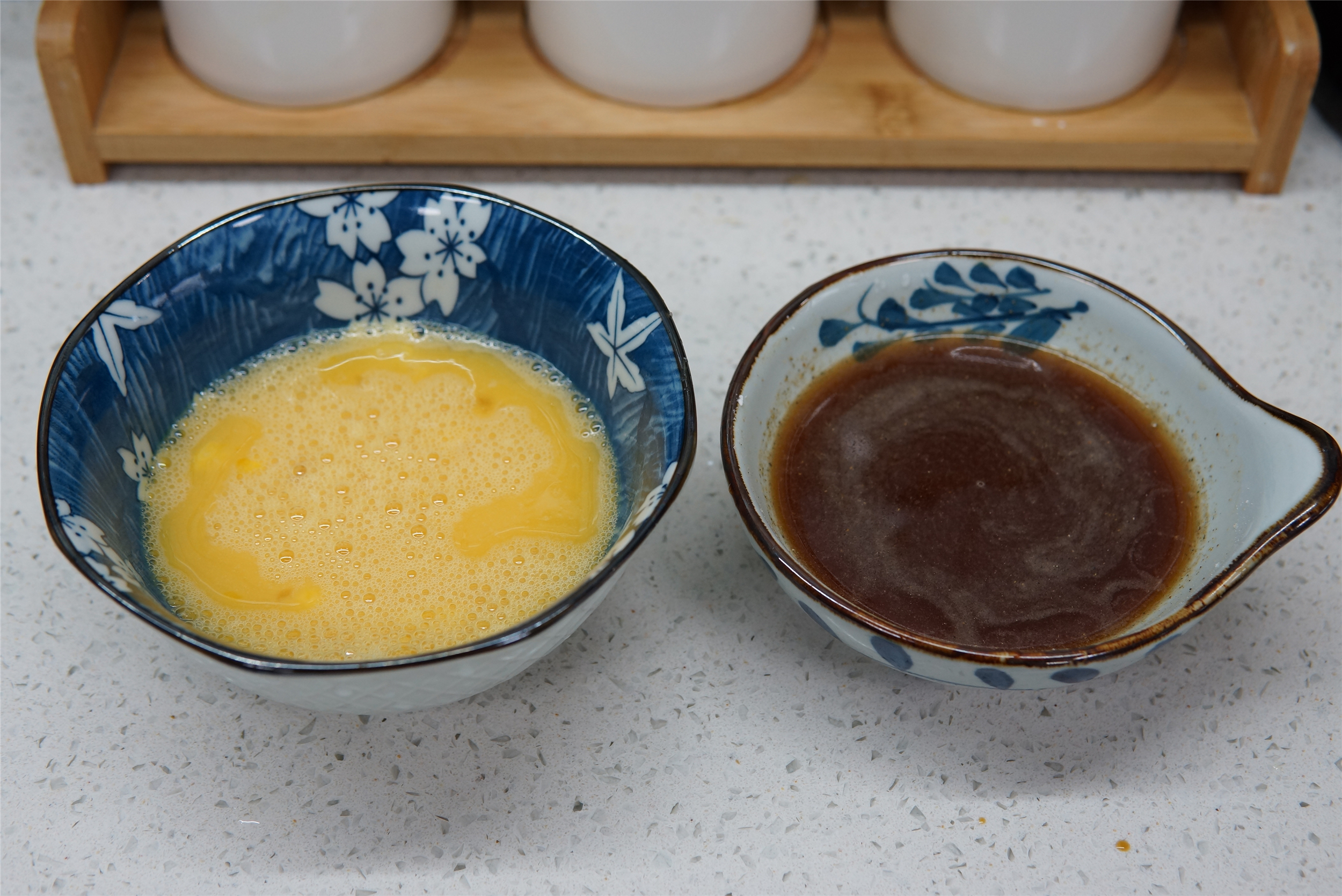 做辣椒炒鸡要不要焯水,做辣椒炒鸡蛋的过程