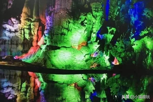 很美的天然溶洞温泉,清澈见底的自然岩洞温泉