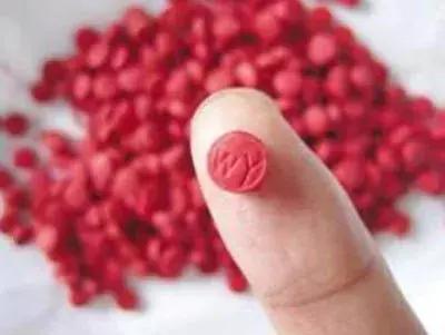 出租车里传出奇异香味！18岁武汉女孩竟当场下跪！真相太可怕