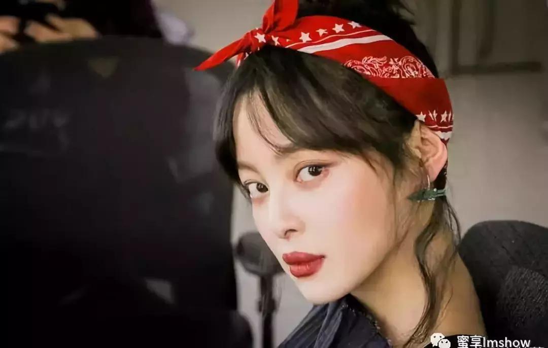 7种时尚又有品位的饰品搭配方法,百搭不过时的饰品有哪些